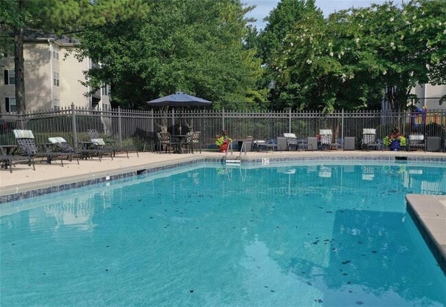 Building Photo - 9200 Roberts Dr