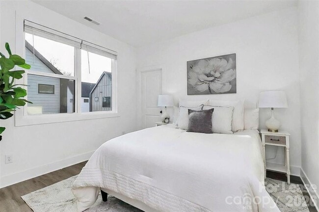 Building Photo - 3432 Brookshire Blvd