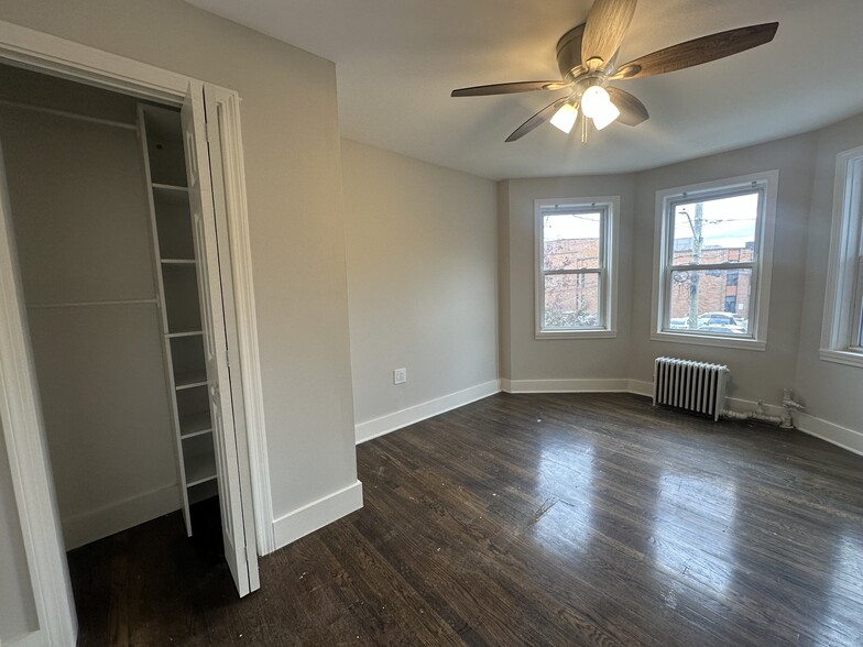 Building Photo - 13 Gladstone St