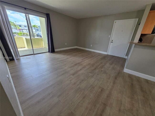 Building Photo - 10765 SW 108th Ave