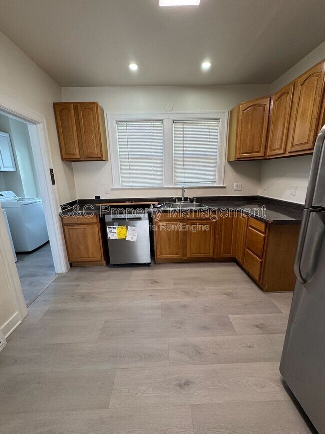 Building Photo - 1140 West St