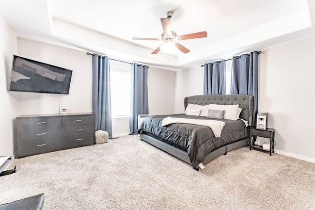 Building Photo - 4 Bed 4 Bath Home in Lorson Ranch!