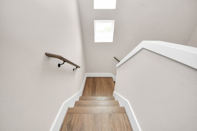 Building Photo - 783 Mansfield St