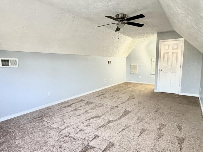 Building Photo - 1002 Coalport Rd