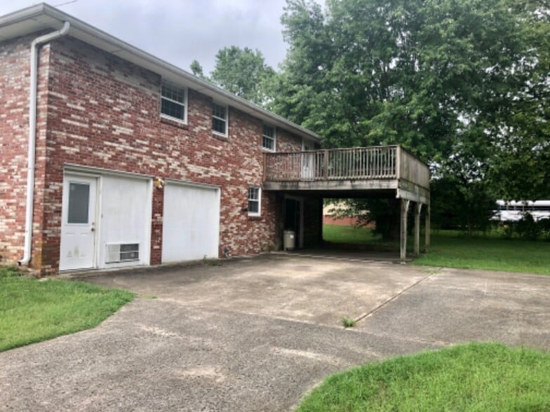 Building Photo - 180 Chippendale Dr