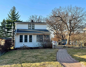 Building Photo - Spacious and Cozy 4-bedroom Home!