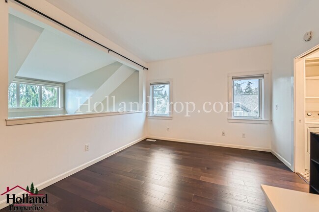 Building Photo - Spacious Home with High Ceilings and Modern Comforts!
