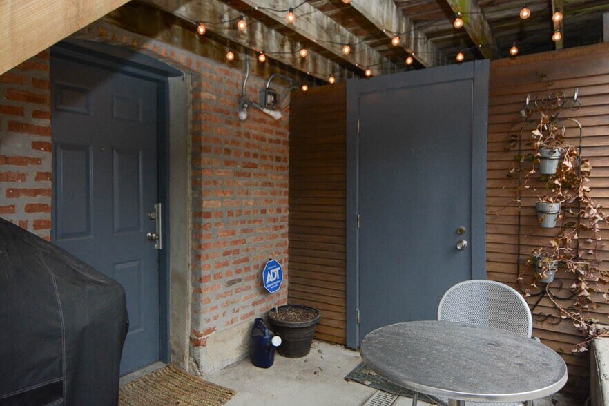 Building Photo - 1723 W Erie St