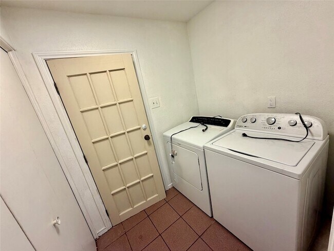 Building Photo - 3117 Pine Acres Dr