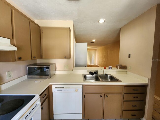 Building Photo - 6288 SW 8th Pl