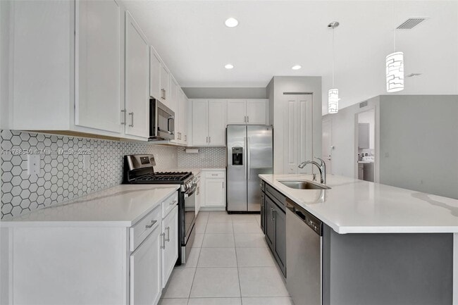 Building Photo - 12756 SW Clear Water Way