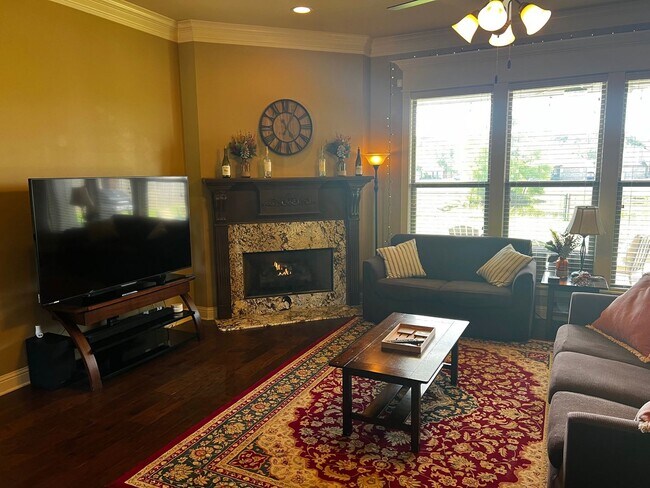 Building Photo - 459 Long Acre Dr