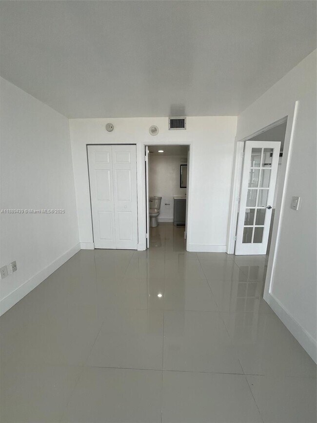 Building Photo - 20505 E Country Club Dr