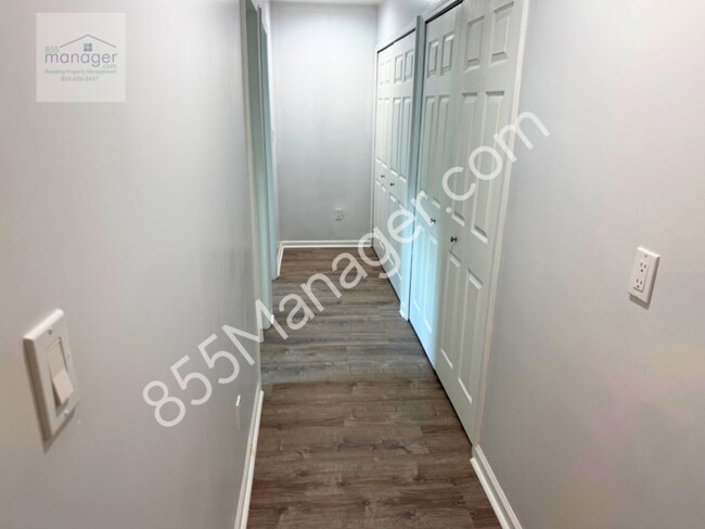 Building Photo - Updated 4-Bedroom with Primary Suite & Fen...
