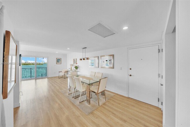 Building Photo - 11111 Biscayne Blvd