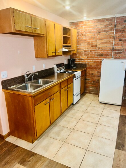 Building Photo - 124 S 2nd St