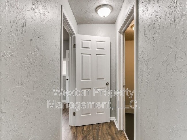 Building Photo - 5721 SE 8th St