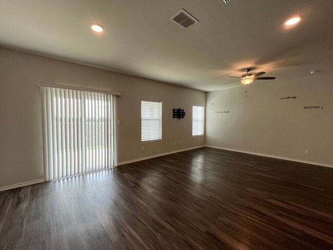 Building Photo - 917 Martin St