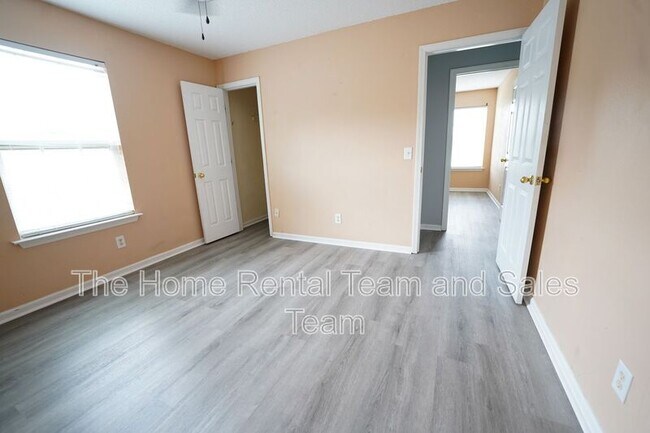 Building Photo - 8 Willow Lakes Dr