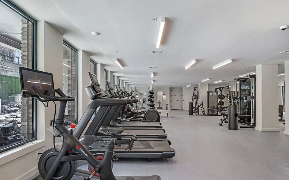 Building Photo - 130 Hope St