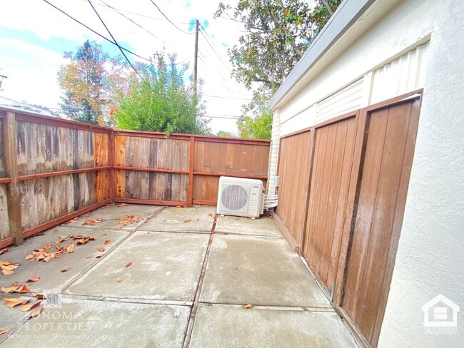 Building Photo - Modern Downstairs 2-Bedroom Unit Minutes from Sonoma Plaza