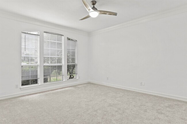 Building Photo - 545 Oak Hill Dr