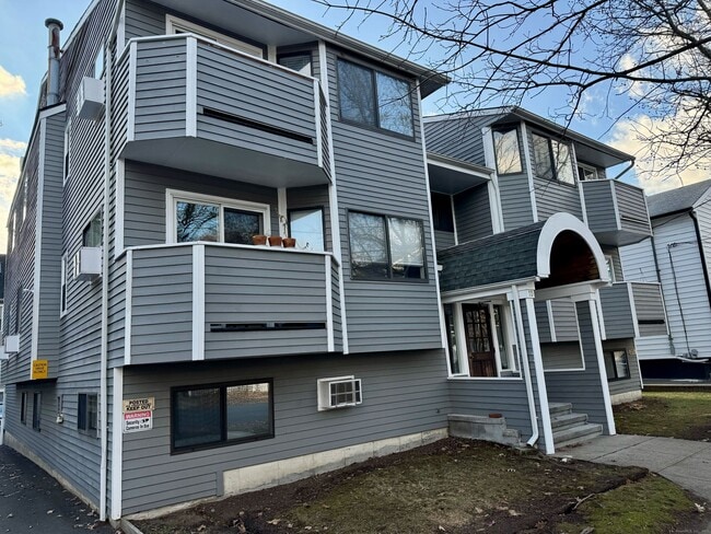 Building Photo - 70 Lawrence St