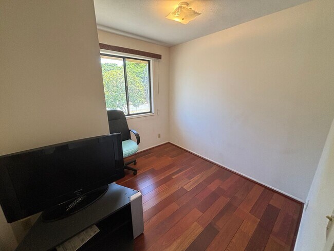 Building Photo - 2820 Kaimuki Ave