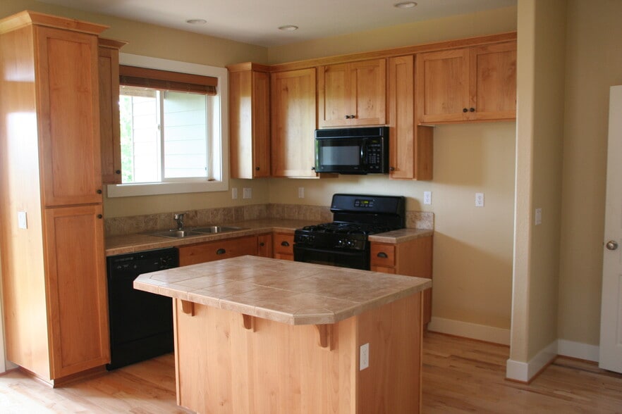 Building Photo - 9398 SW 153rd Ave
