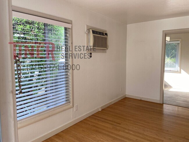 Building Photo - 210 43rd St