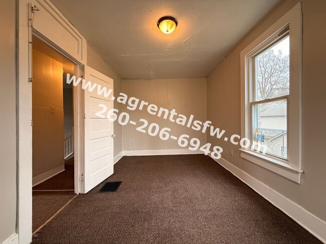 Building Photo - 4 Bedroom House