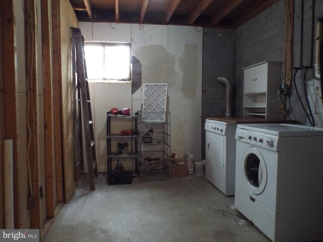 Building Photo - 5501 Rollins Ln