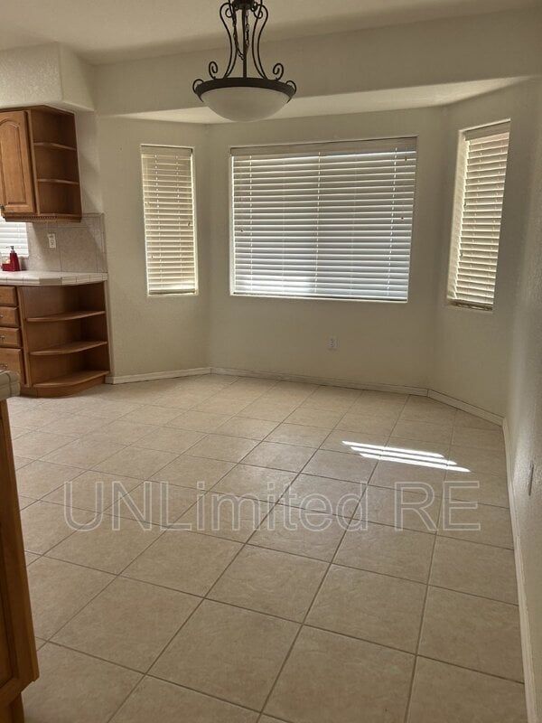 Building Photo - 2290 Interlake Dr