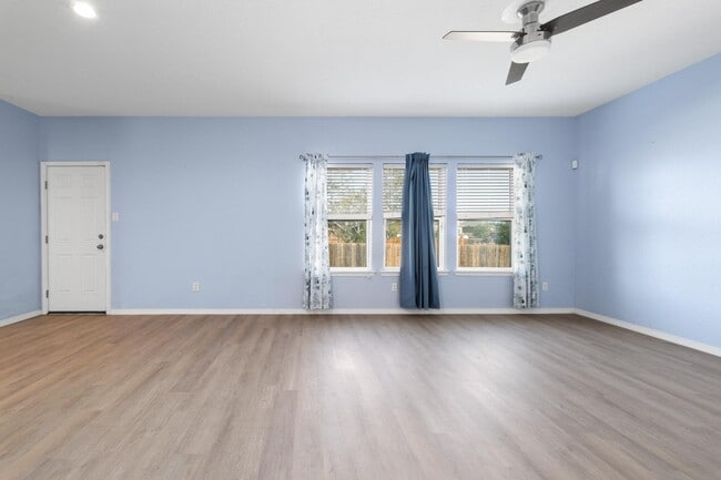 Building Photo - 2450 Keyhole Vw