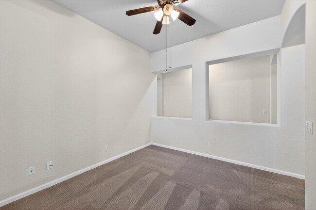 Building Photo - 4385 S Crosscreek Dr