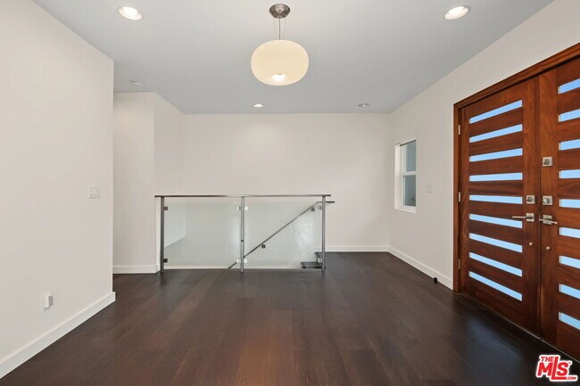 Building Photo - 175 Barlock Ave