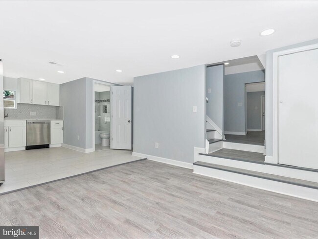 Building Photo - 903 Minna Ave