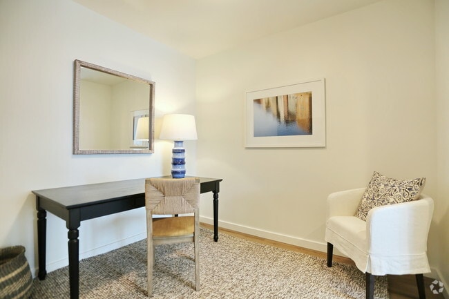 1BR, 1BA + Den - 850 SF - Mera