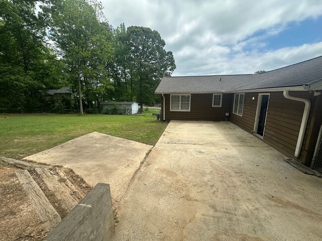 Building Photo - 2117 Marian Ln