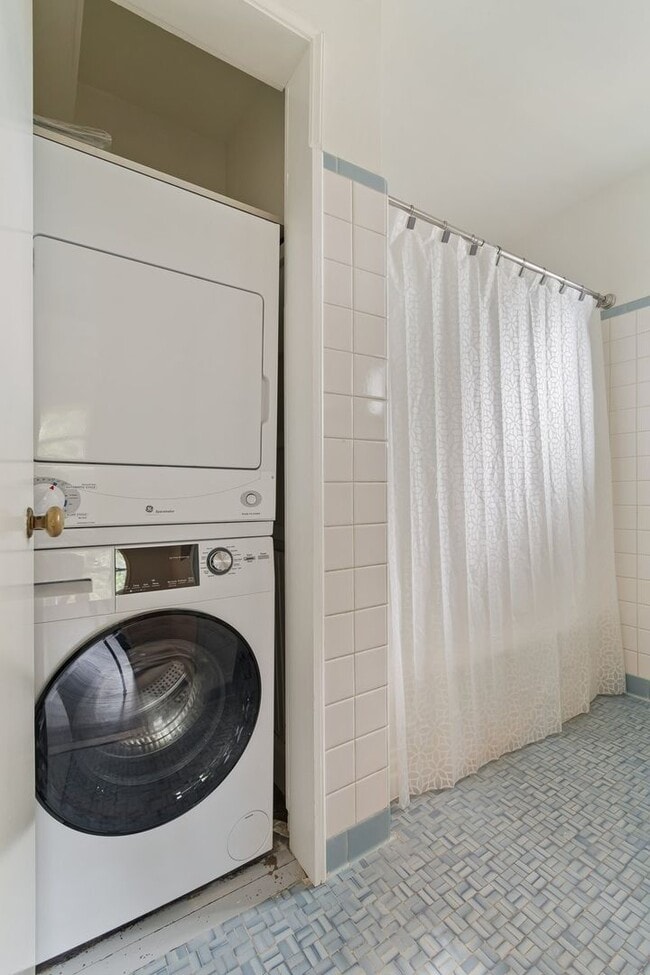 Building Photo - Quaint Westchester Condo