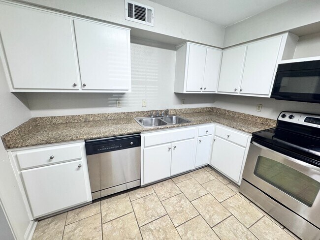 Building Photo - 2BR/1BA For Rent