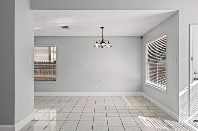 Building Photo - 16207 Parkway Dr