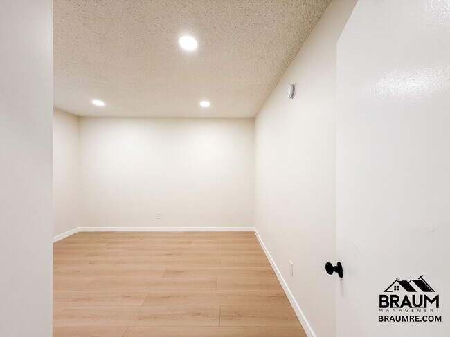 Building Photo - 5131 Buffalo Ave