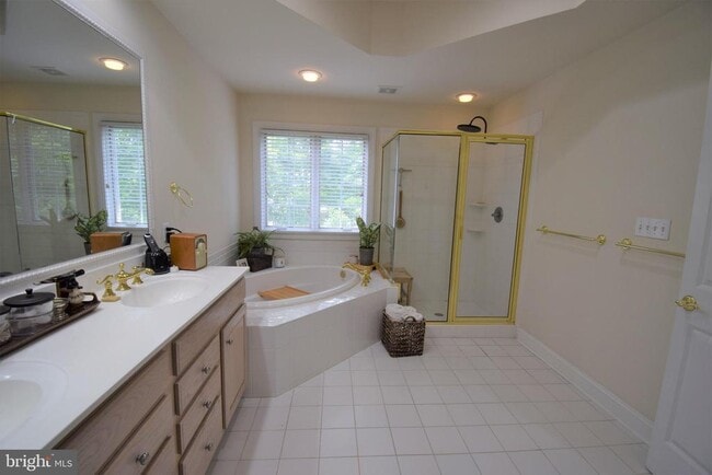 Building Photo - 16858 Panorama Dr