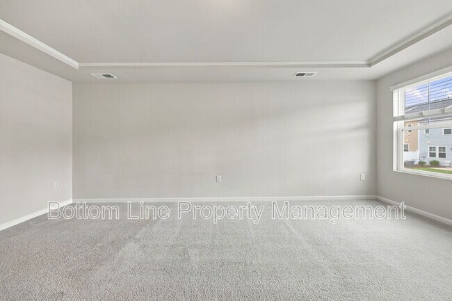Building Photo - 5811 Woodlawn Dr