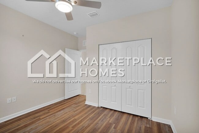 Building Photo - 3996 Vlg Vw Ln