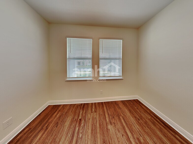 Building Photo - 2869 Ponds Trl