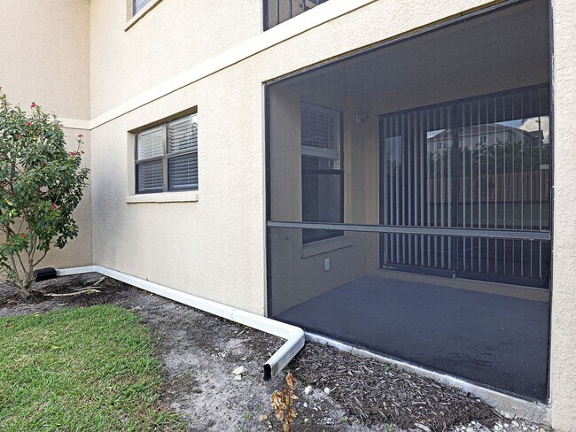 Building Photo - $250 OFF FIRST MONTH RENT!! Affordable & Newly Remodeled 1-Bedroom in the Heart of Fort Myers!