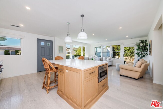 Building Photo - 134 La Plata