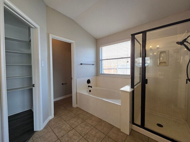 Building Photo - 2609 Red Fern Dr
